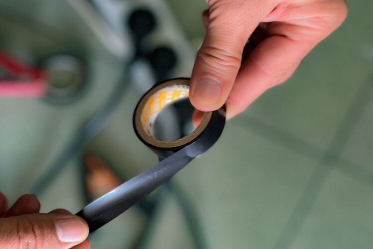 موارد استفاده از چسب برق و ويژگی‌های آن